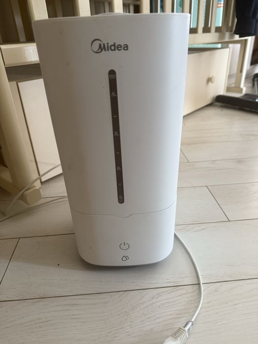 Увлажнитель. Midea