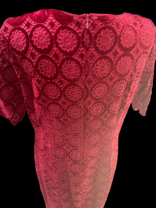 Vand rochie din catifea brodata cu matase si sacou din matase