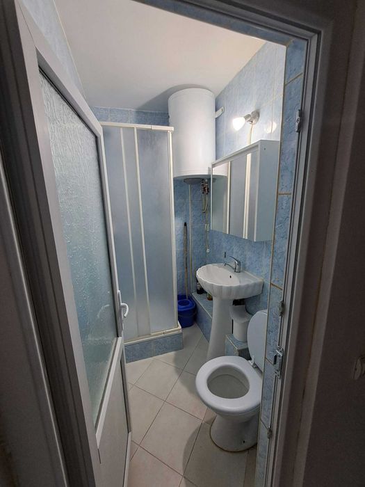 Închiriez garsoniera