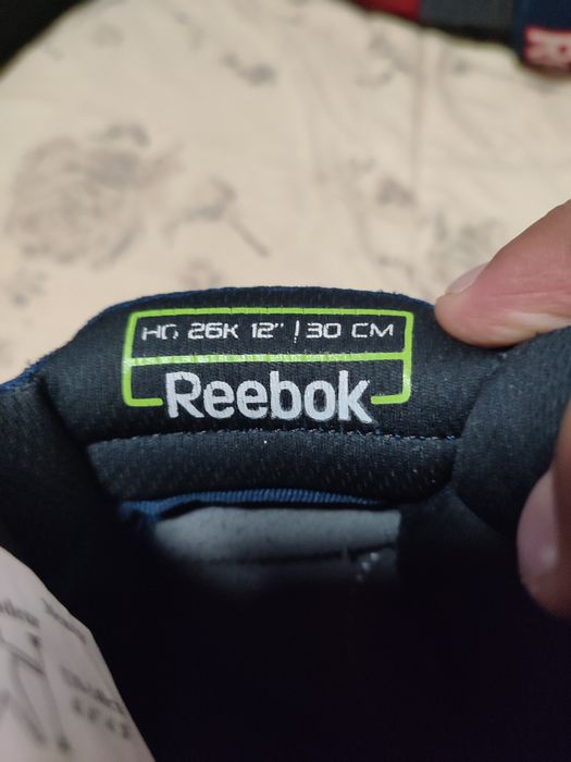 Перчатки и коньки хоккейные