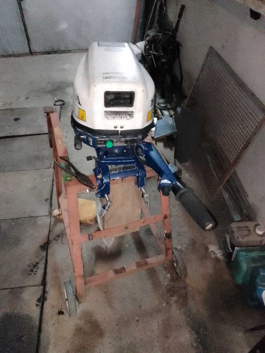 Рибарска лодка Ял 6 с бензинов или дизелов двигател