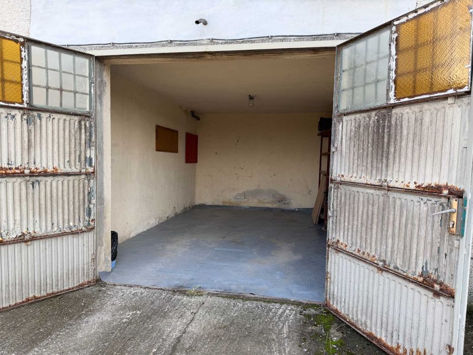 Гараж под наем в непосредствена близост до Тера Мол - с ток