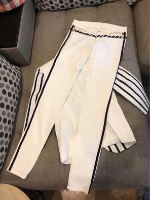 Дамски костюм бяло със синьо