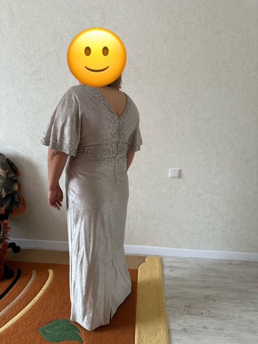 Платье отличное женское