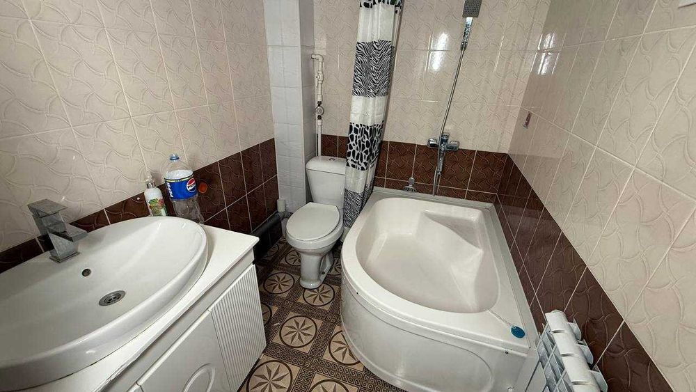 Миндонобод Мошина бозори 4 қаватда 3 хонали квартира сотилади.ID: 1543