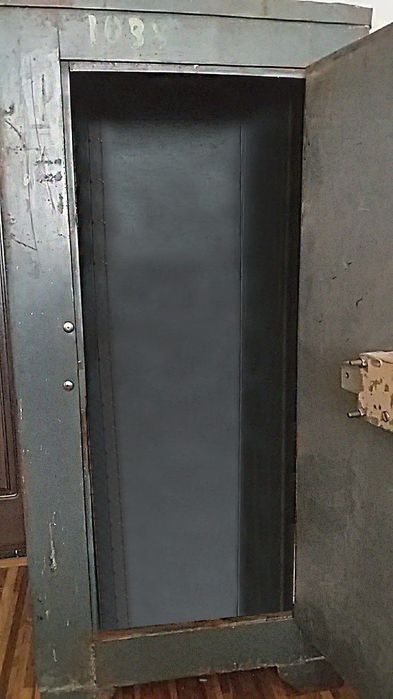 Продается офисный сейф