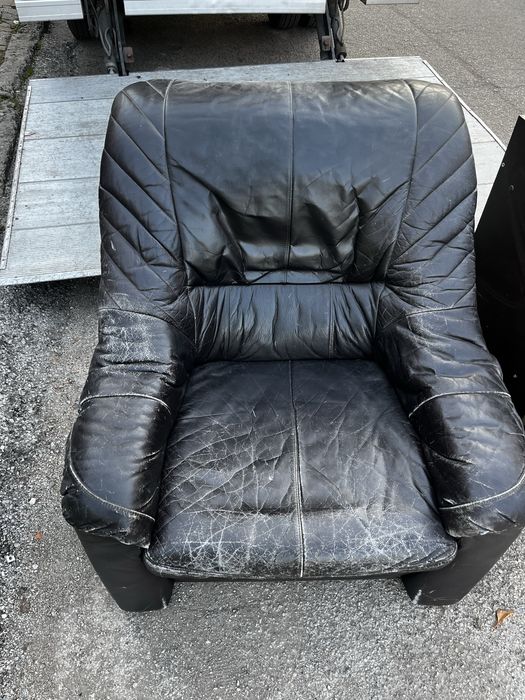 Ъглов кожен диван и фотьоил с диван