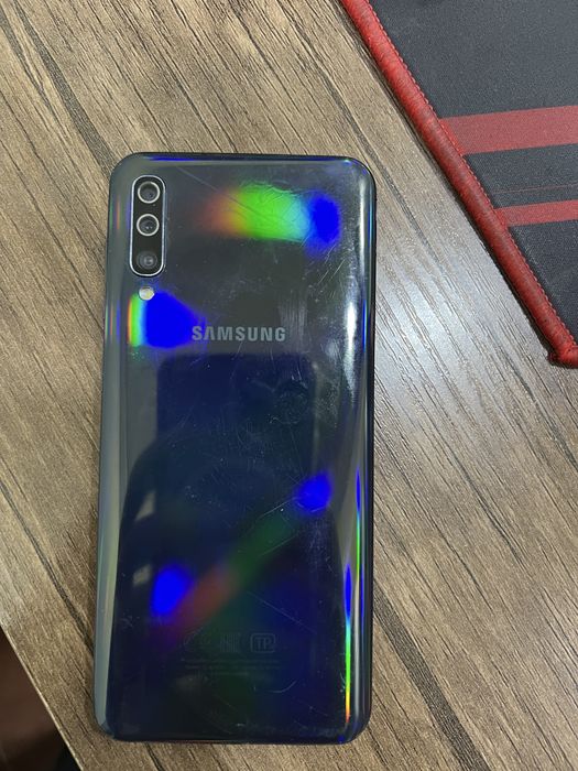 Samsung A50 telefon sotiladi arzon.