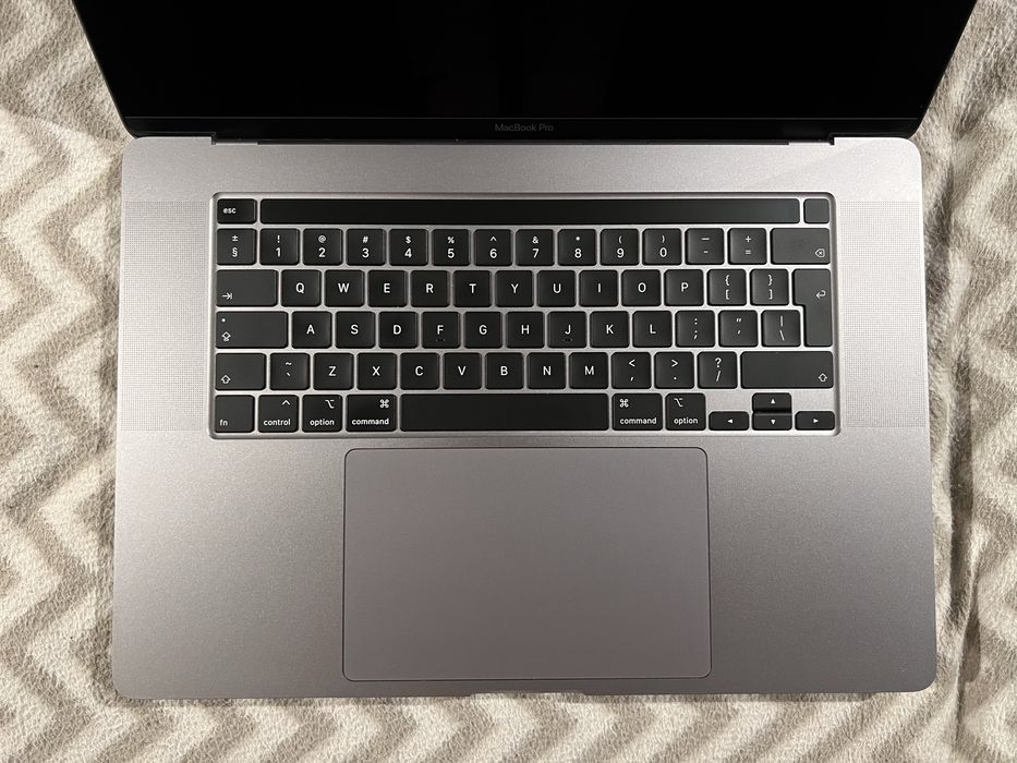 MacBook Pro 16-inch 2019, full box, Cycle Count 140