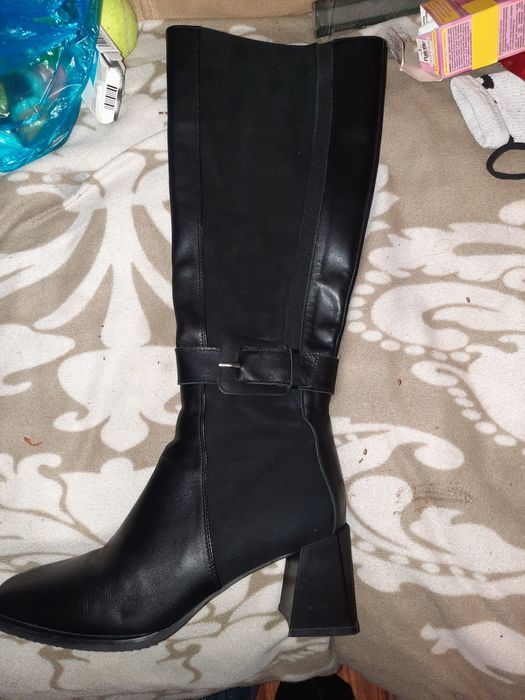 срочно продам женские сапоги