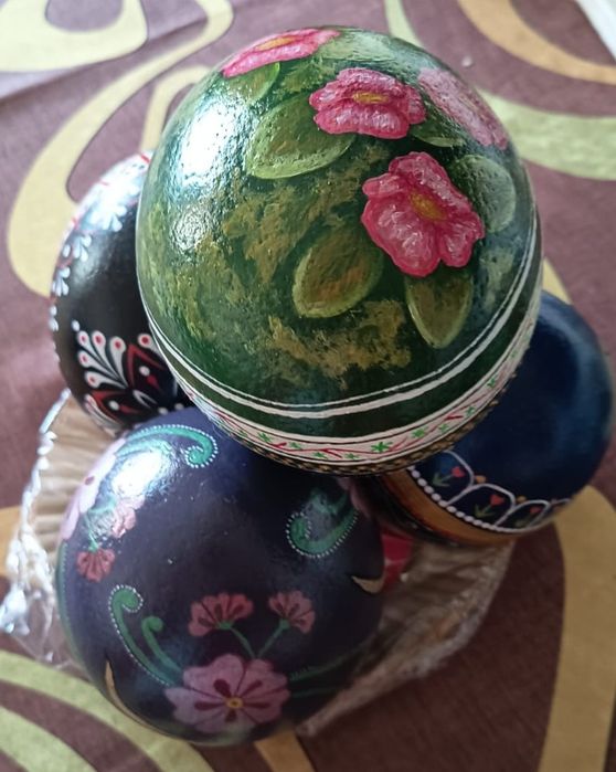 Ouă de struț pictate