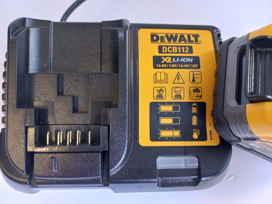 Батерия DeWALT DCBP034 POWERSTACK и Зарядно устройство DCB112