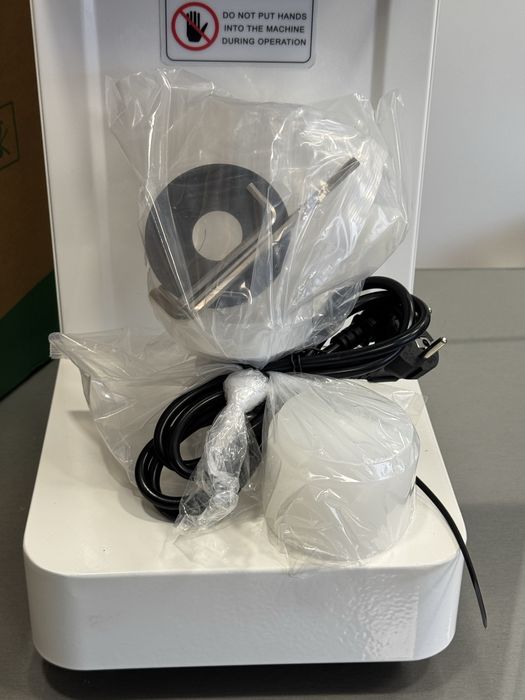 Продавам машина за затваряне на кенчета