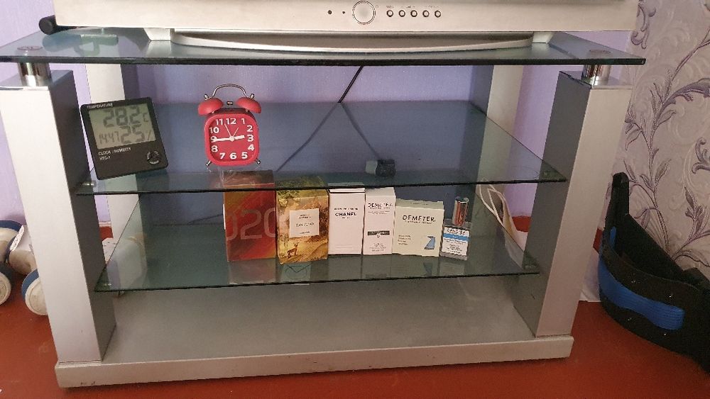 Продам этажерку под телевизор