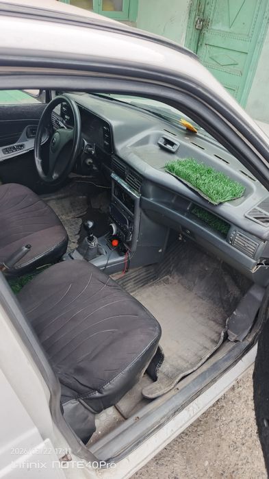 Mashina sotiladi arzon narxda