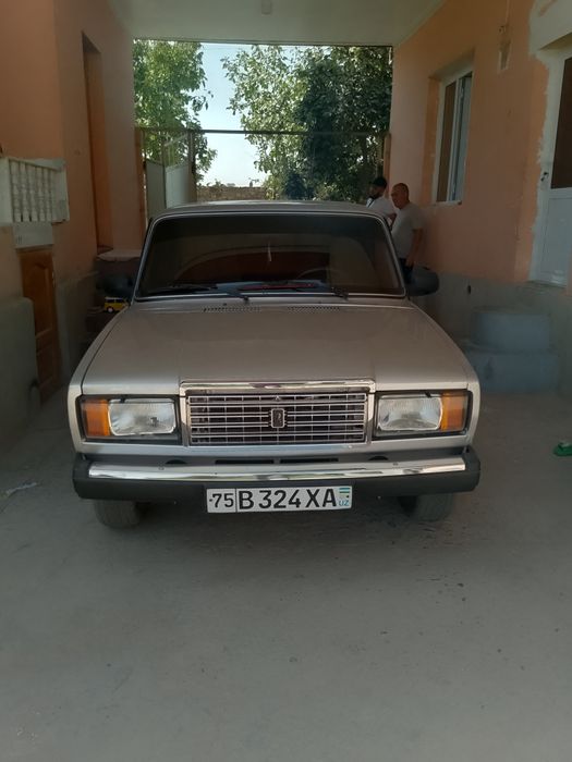 Moshina zur kamchiligi yuk faqat haydash kerak.