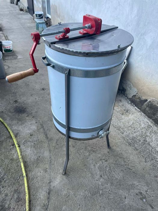 Центрофуга за мед