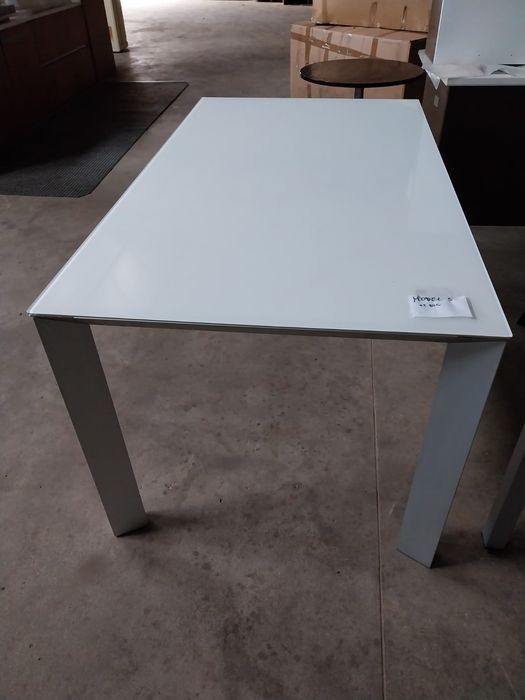 Bucătării , mese și scaune noi