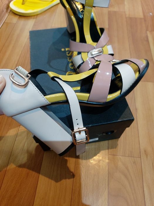 Продам  женскую обувь