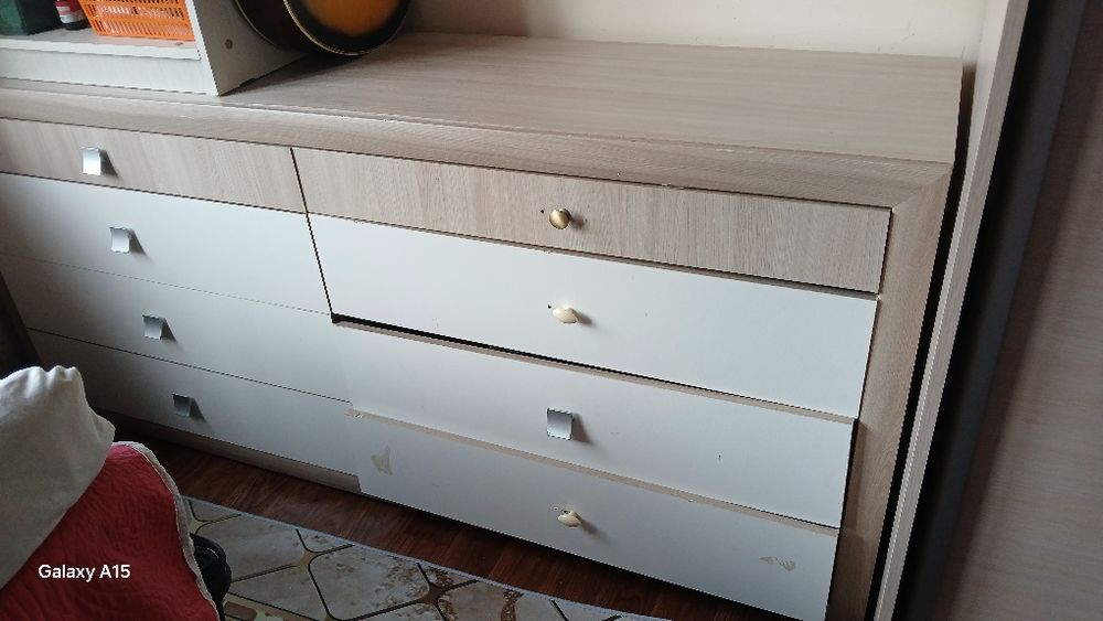 Продам комод бежевый, шкафы коричневый и бежевый