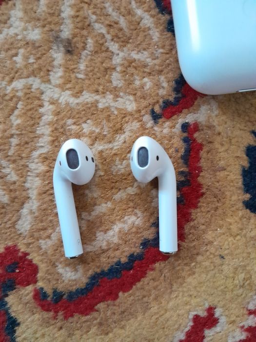 AirPods Apple in