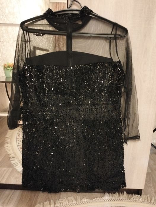 Продам платья и комбинезон