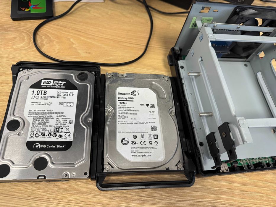 NAS Zyxel NSA 320S, 2x tray ocupate cu 2x HDD 1TB RAID1, server media