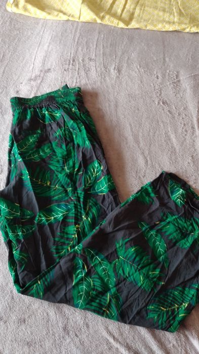 Pantaloni largi nr 40