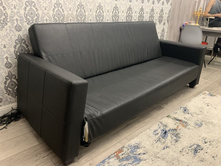 Продам кожаный диван