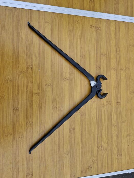 Cleste de curățat copite la cai si vaci