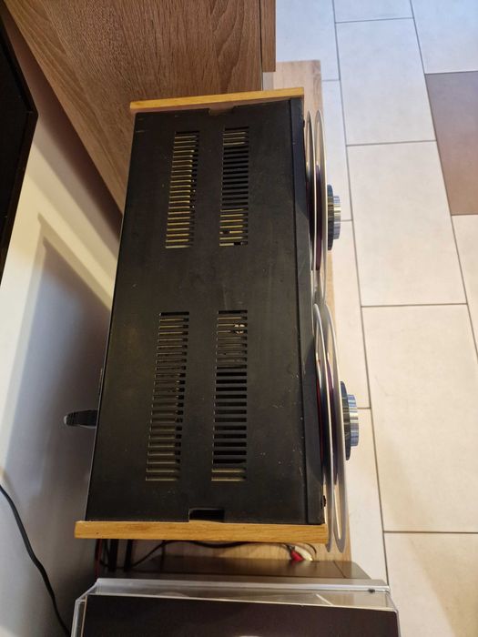Vind un superb magnetofon Rostov105
