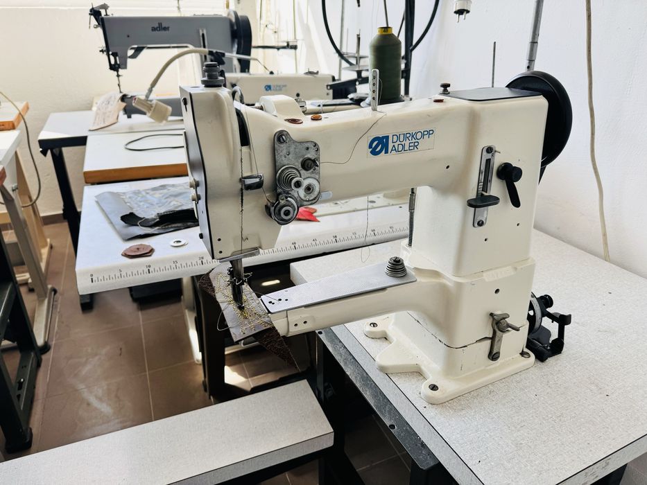 Masina de cusut piele  Triplu transport Durkopp adler cu brat