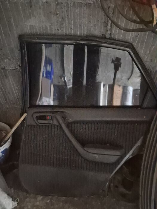 Продам запчасти от тойота карина е