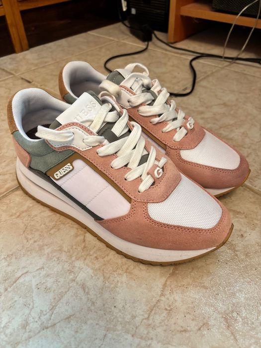 Маратонки Guess нови