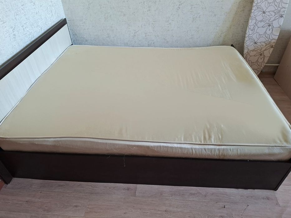 Продам кровать, без матраца