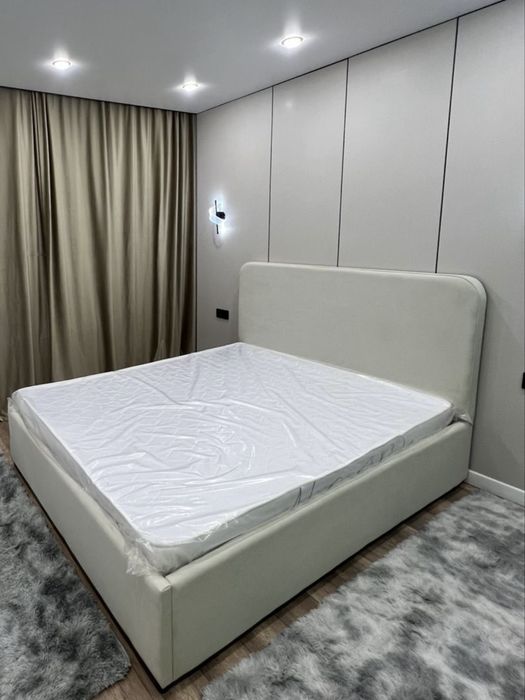 Кровать с матрасом вместе