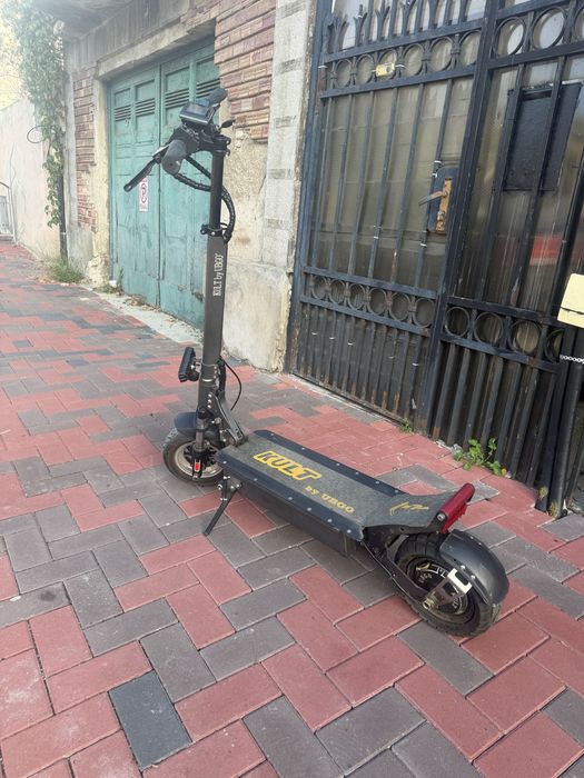 Trotinetă electrică KULT by UBGO II – 1000W – 48V / 24Ah