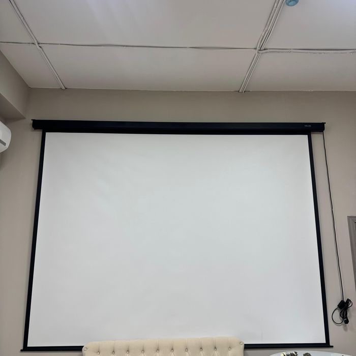 Продам  экран проектор