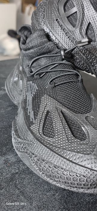 Продам спортивную обувь