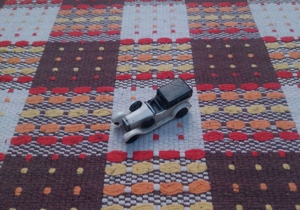 Mașinuțe vechi de colecție.