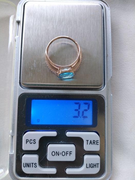 Кольцо 585, 18р,топаз