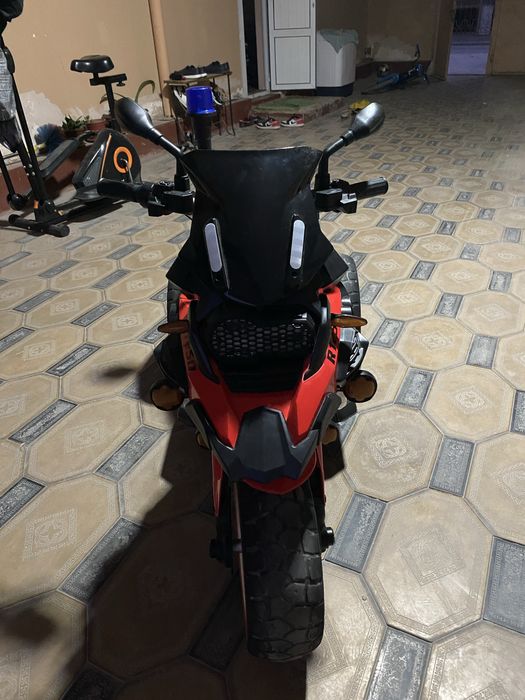 O'zi yuradigan motosikl 50-55 kg gacha bolalaga buladi zaryadkali