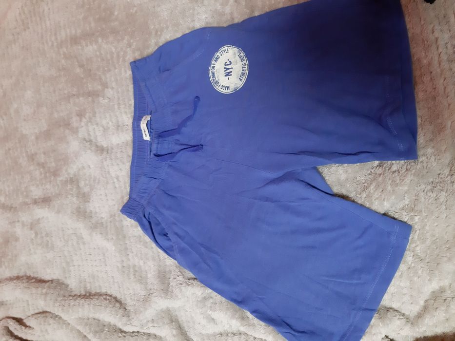 Продавам долнища, къси панталони, грейка, риза за момче.