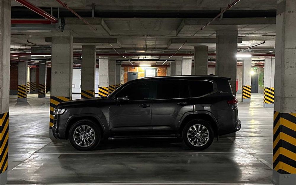 TOYOTA LC300 (70th anniversary) - 2022 г