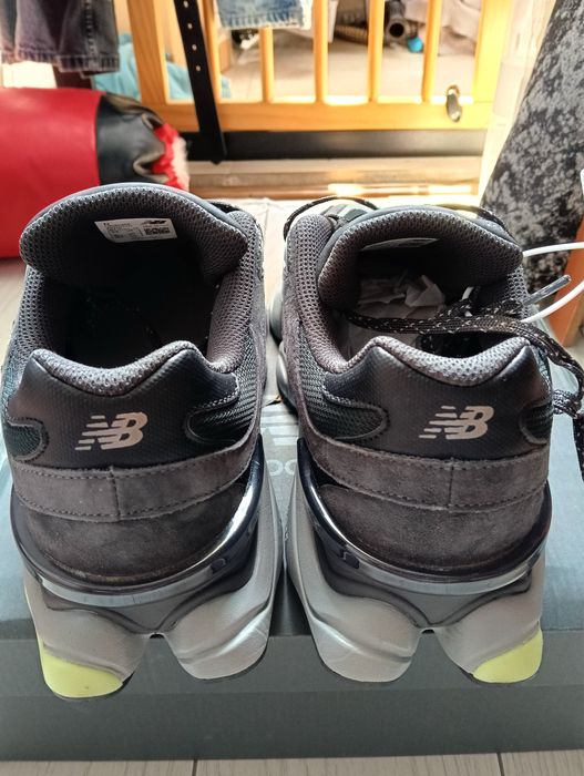 Adidasi New Balance 9060 marimea 44.5