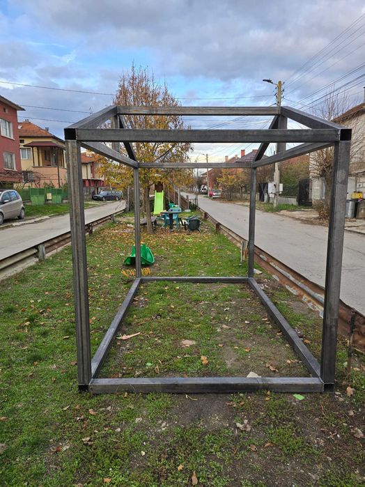 Метална конструкция 3х2х2 изработва