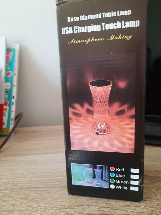 Lampa cu telecomanda,cu culori diferite.