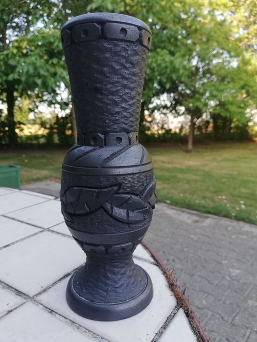 Ваза от естествен камък