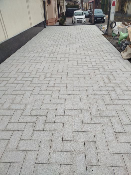 Kafel, soʻkil va burchatka ustasi. Oʻz ishini professional ustalari.