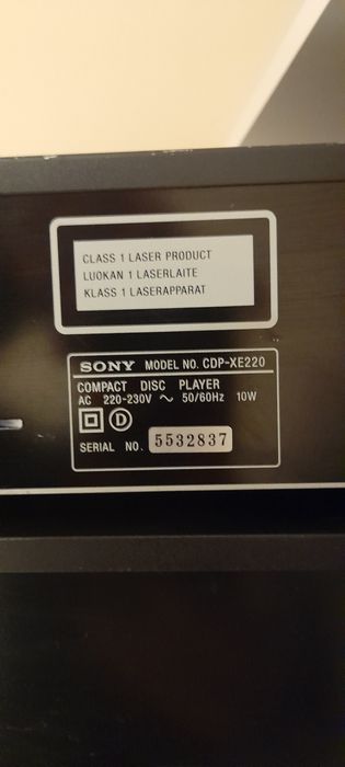 Amplituner și cd player Sony